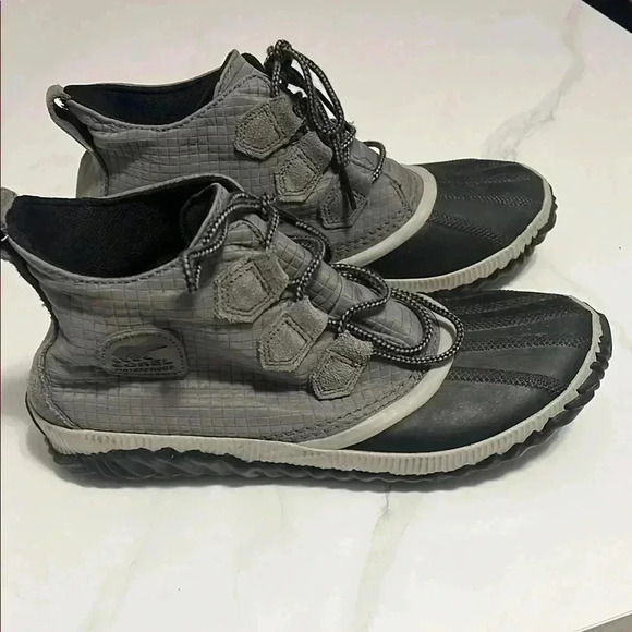 Sorel Gray and Black Waterproof Boots - Picture 2 of 6